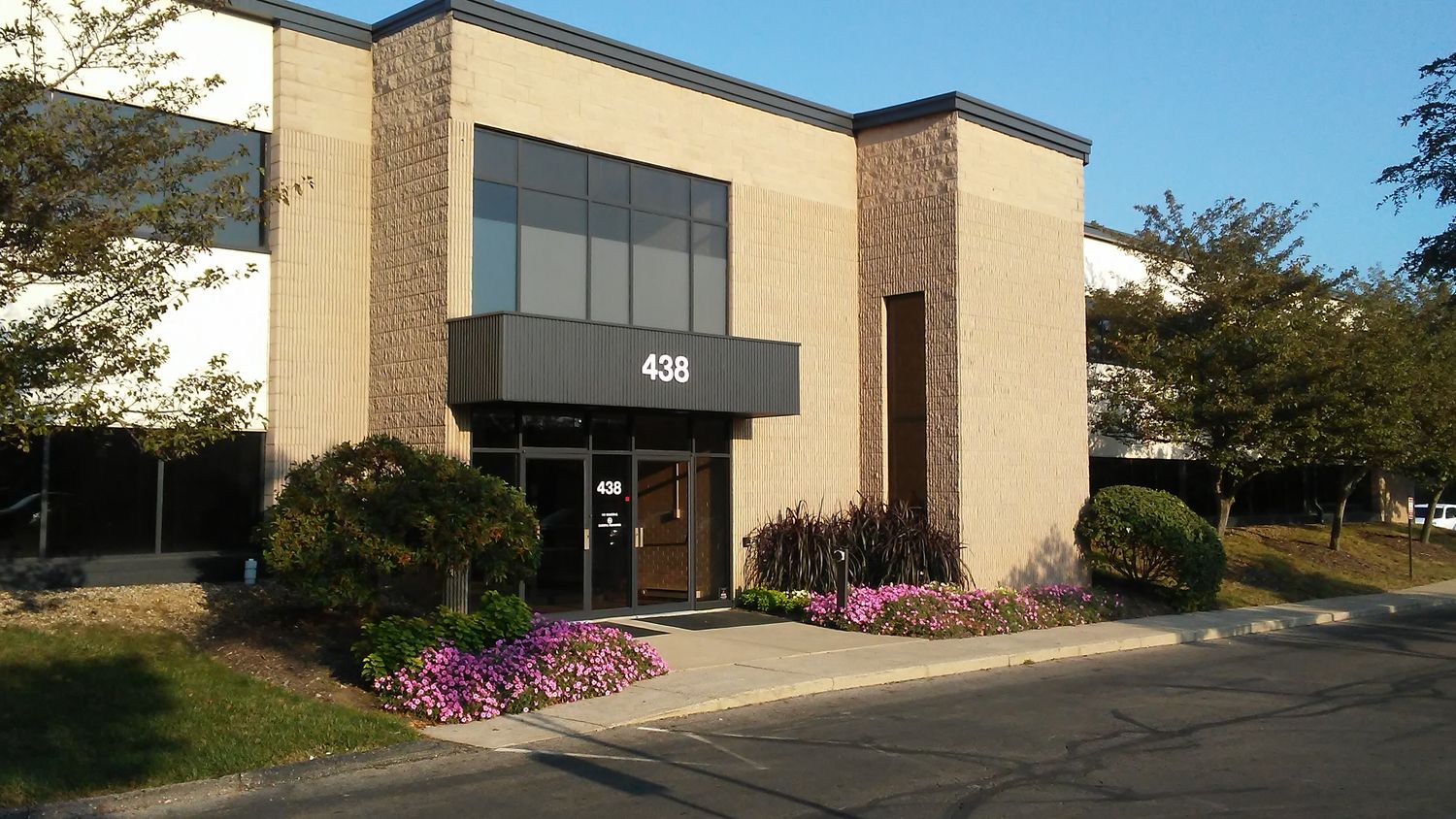 Office suites - E Wilson Bridge Road (Rush Creek Commerce II): 438 E Wilson Bridge Rd, Worthington, OH 43085